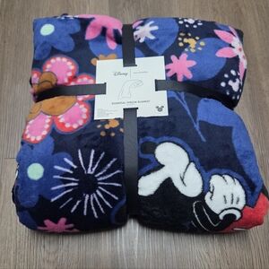 Vera Bradley Disney Essential Throw Blanket - Mickey & Minnie Sweet Floral Blue